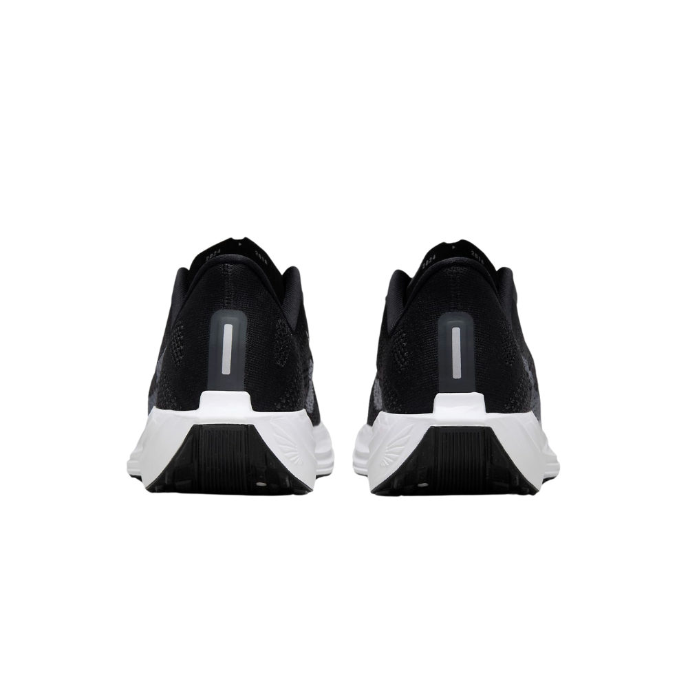 Pegasus Plus Men's :Black | White