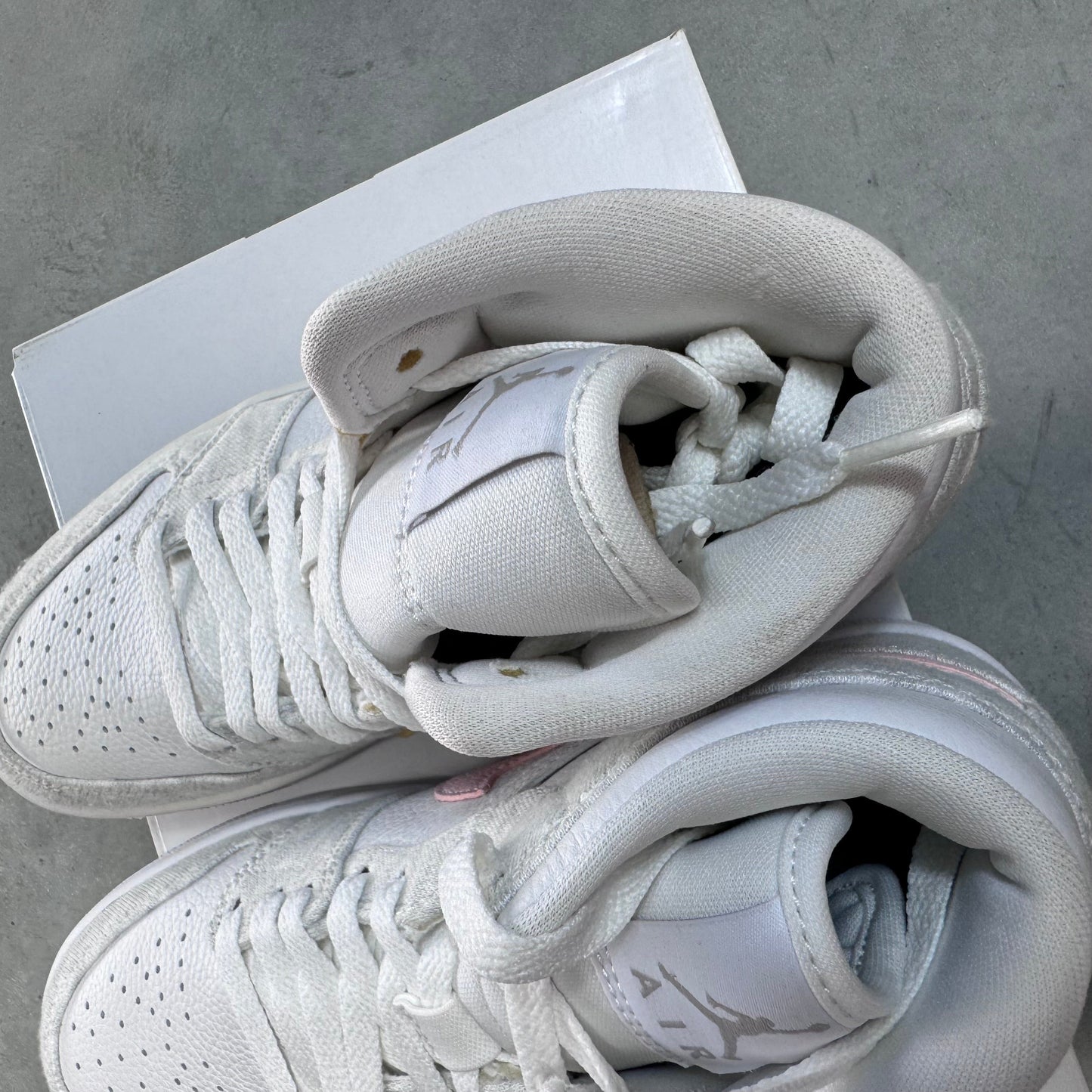 DISPLAY - Nike Womens Air Jordan 1 Mid SE Sneakers - 'White Light Iron Ore'